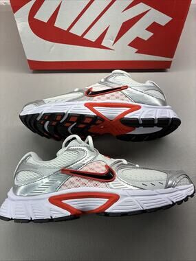 Nike V5 RNR HQ7901-100 White Picante Red Black Low Top Sneakers Women Size 10